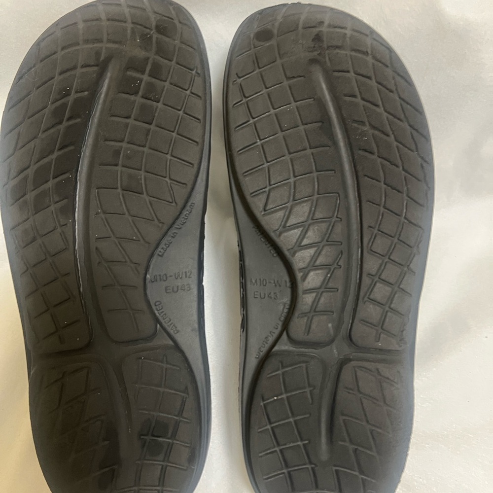 Oofos Black Men's Loafers & Slip-Ons View 5